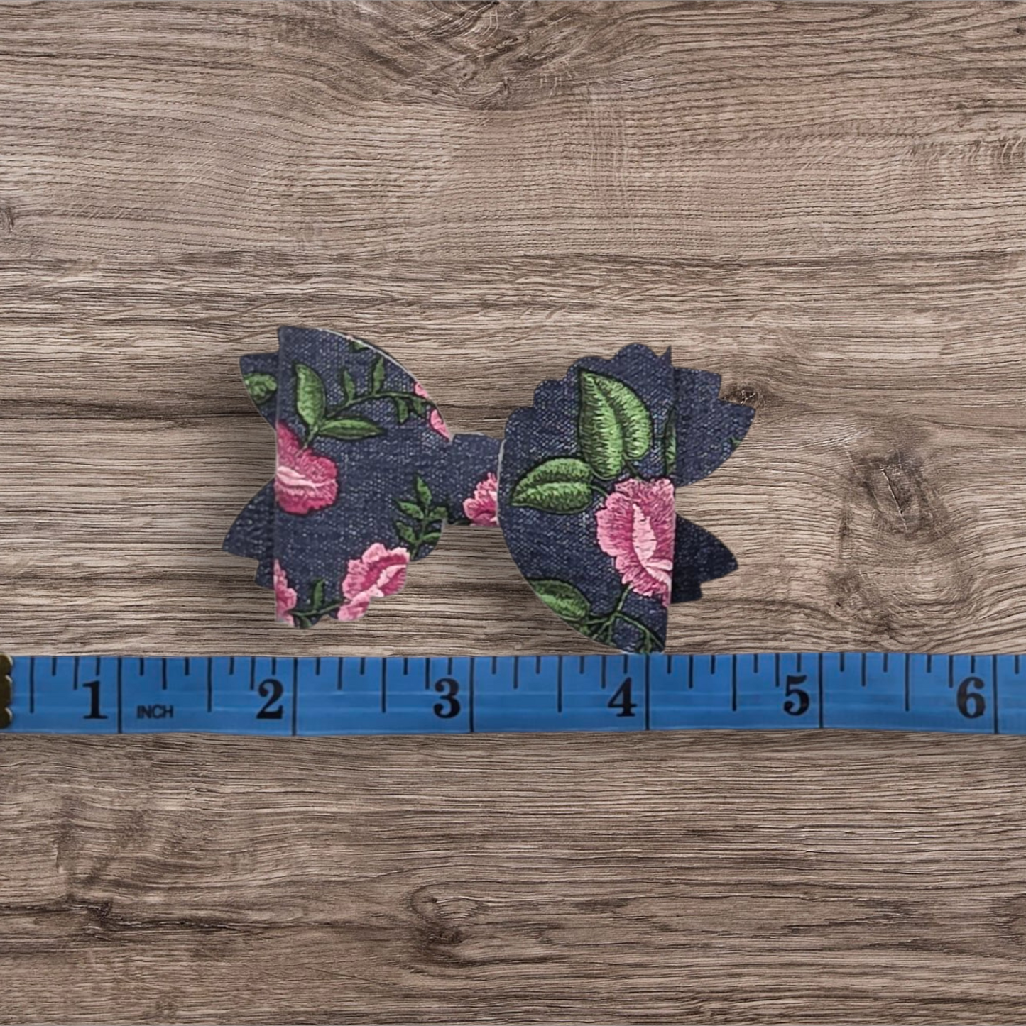 Scalloped Baby Bow Alligator Hair Clip