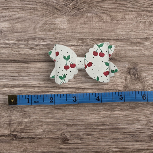 Scalloped Baby Bow Alligator Hair Clip